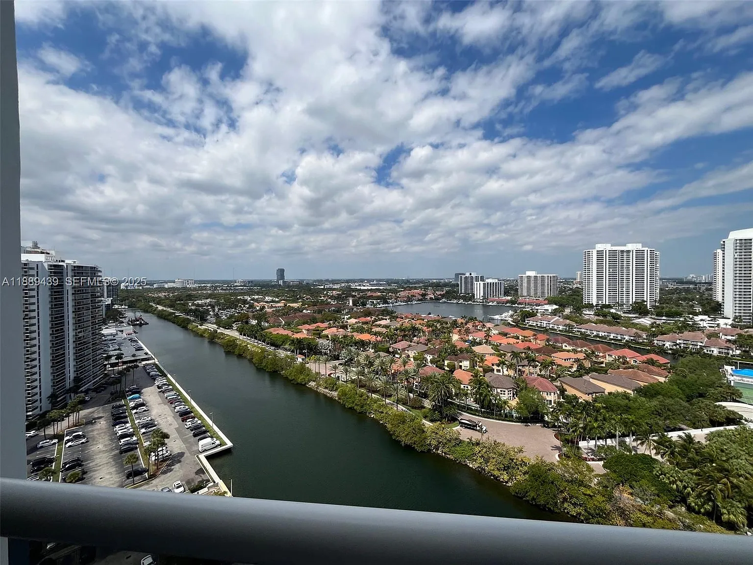 2 bed, 1049 sqft, $2,900 — Photo 2