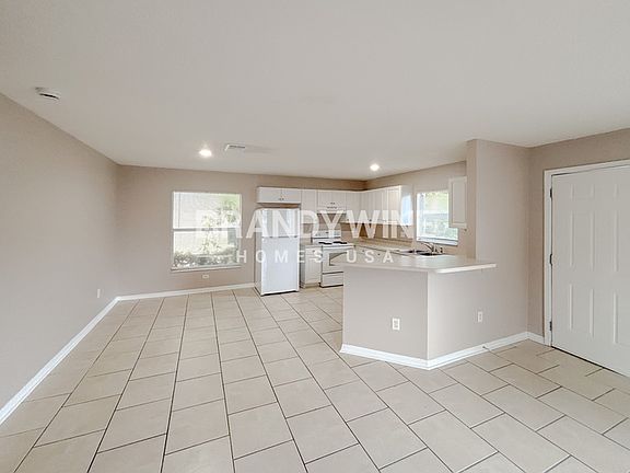 5th image of 2900 6th Ave S