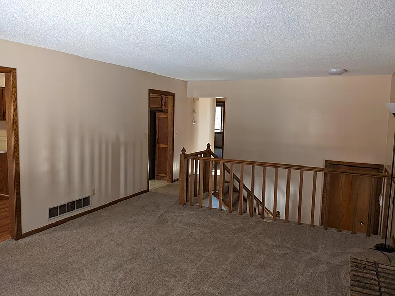 2300 Amberwood Dr — Photo 13