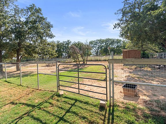 3rd image of 210 Saddle Club Rd