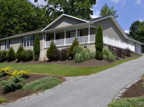 244 Saxon Pl, Bluefield, WV 24701