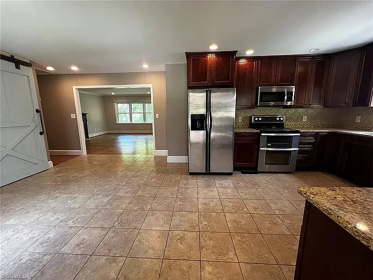 4506 Starmount Dr — Photo 17