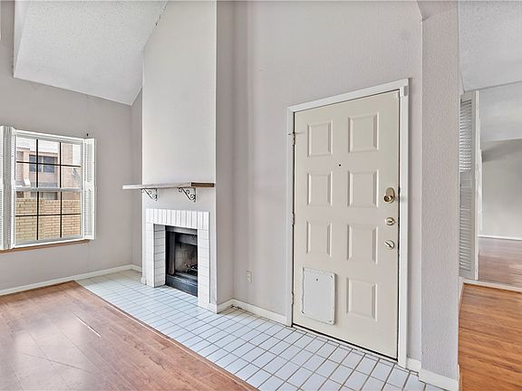 4th image of 3122 Camelot Dr APT 33