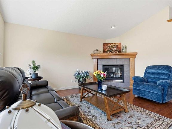 4th image of 128 N Covehaven Gdns NE