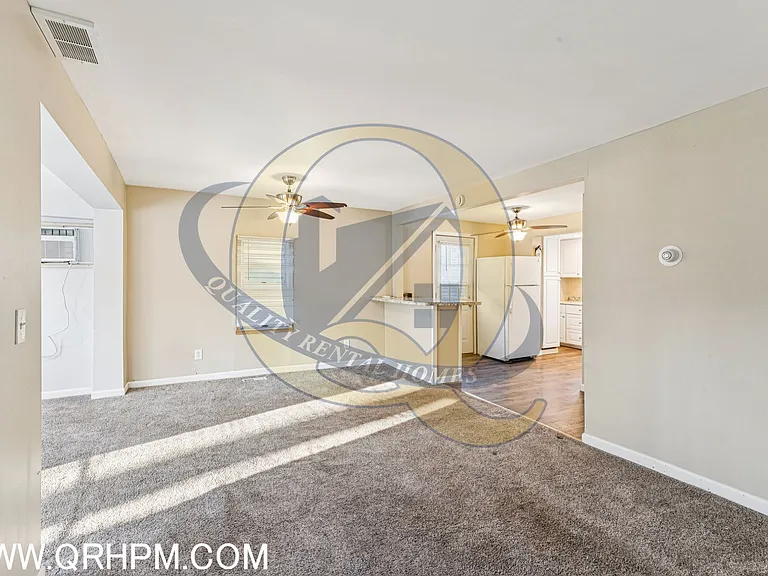 2040 Linden St — Photo 5