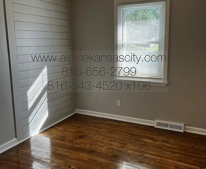 7917 NE 56th St — Photo 10
