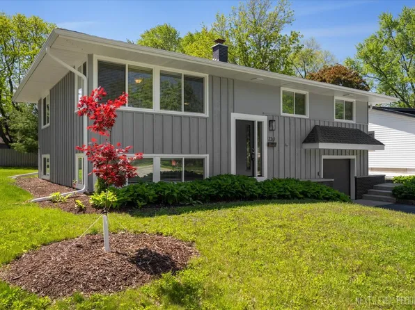 230 Elmwood Dr, Naperville, IL 60540