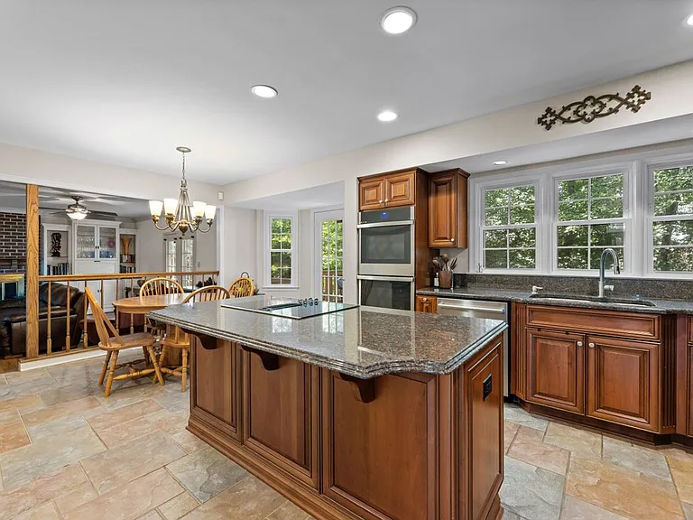 12307 Eliff Way — Photo 4