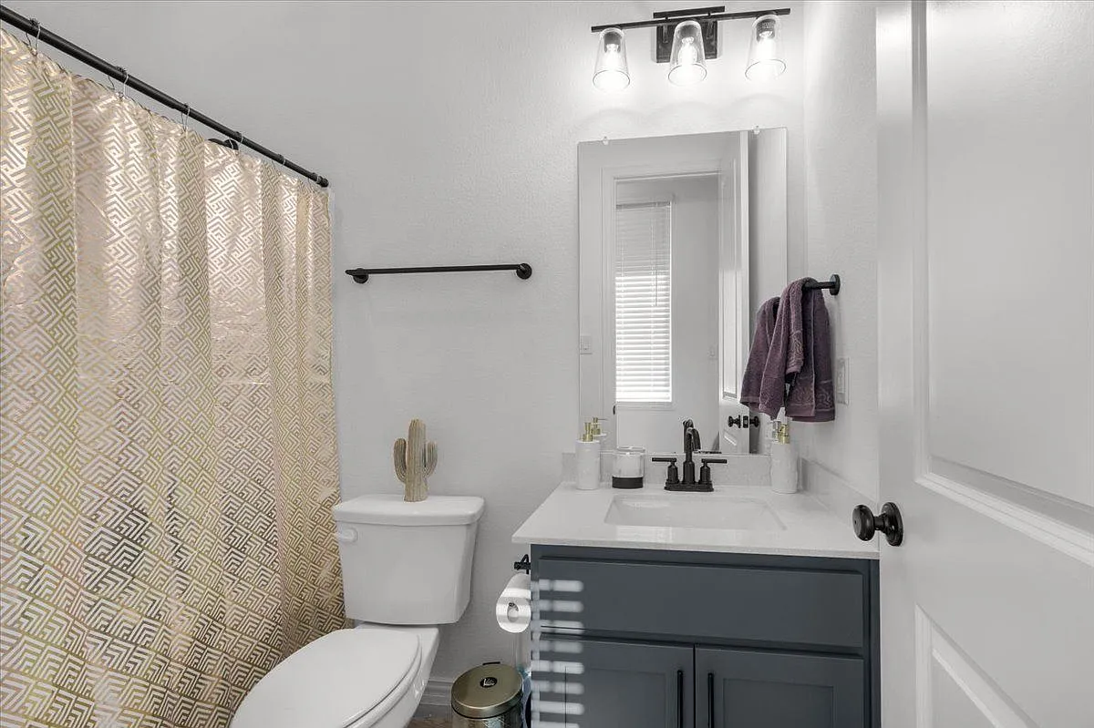 4 bed, 3.0 bath, 1884 sqft, $2,900 — Photo 4