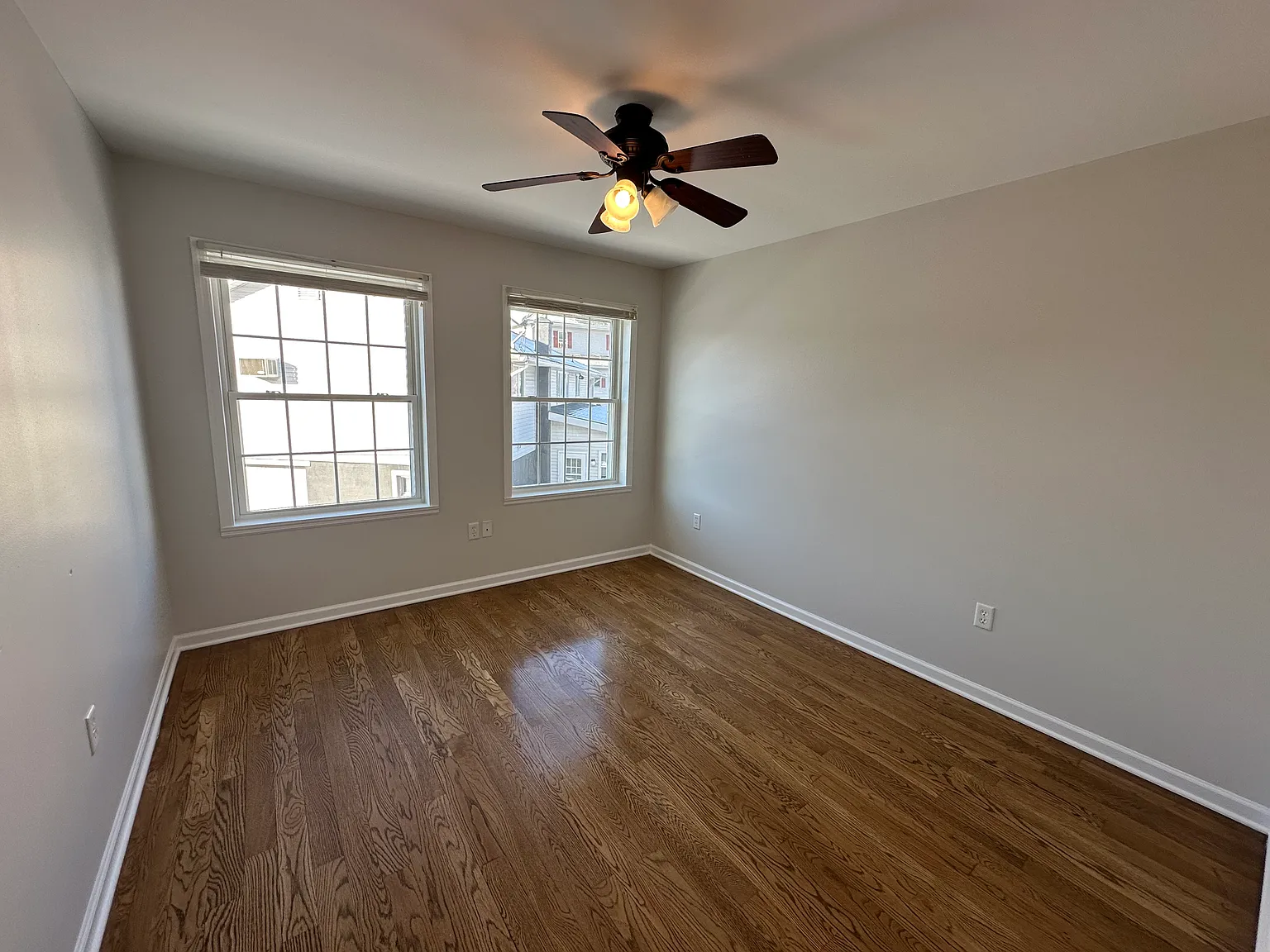 4 bed, 2.5 bath, 2500 sqft, $2,800 — Photo 4
