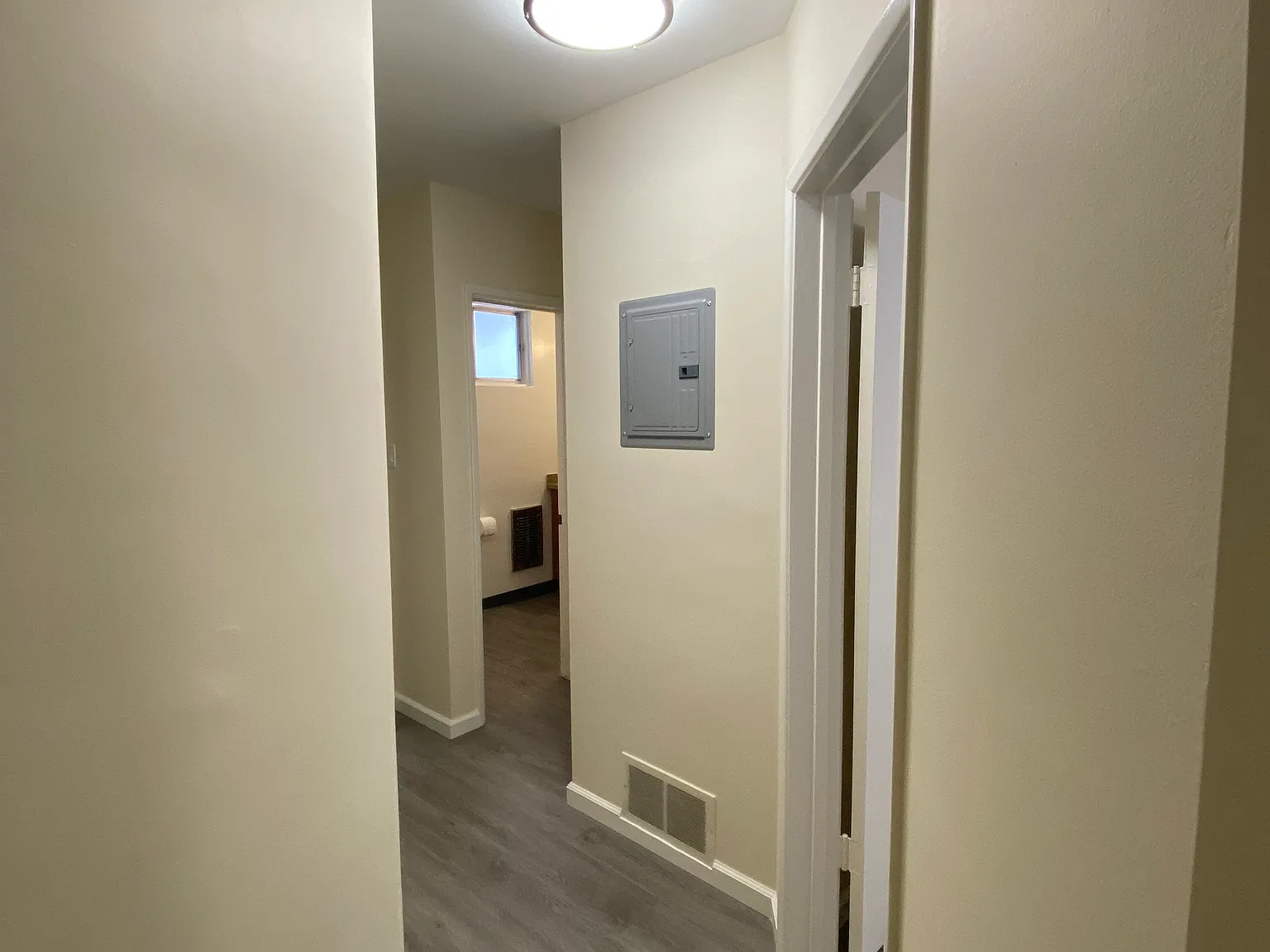 2 bed, 900 sqft, $3,500 — Photo 2