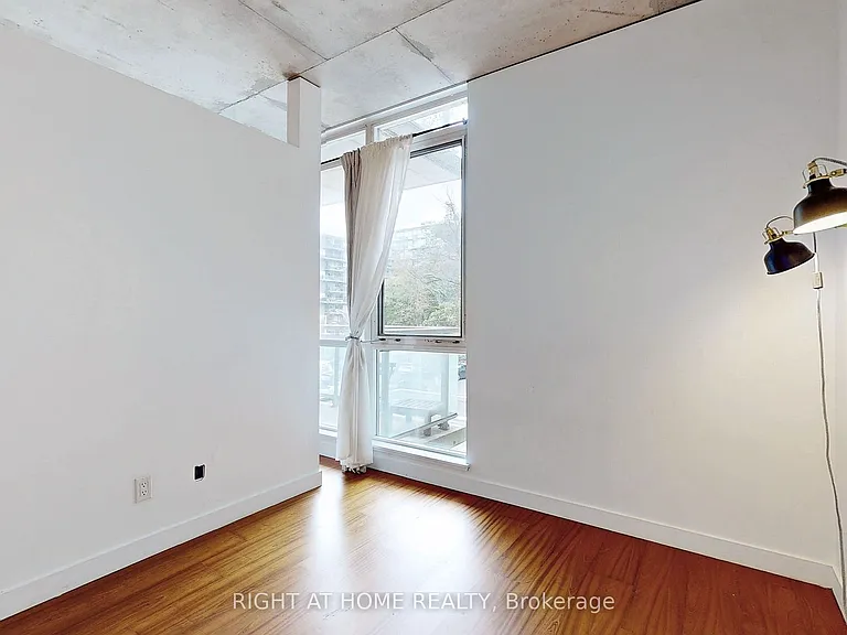 38 Niagara St #312 — Photo 13