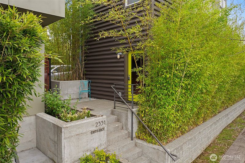 3rd image of 2331 E Madison Street