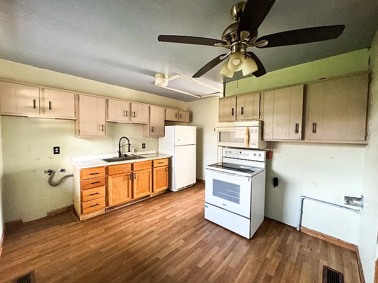3607 Covert Ave — Photo 2
