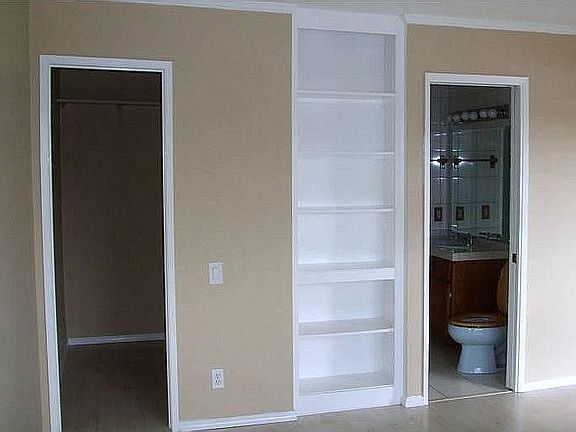 Bedroom, walk-in closet