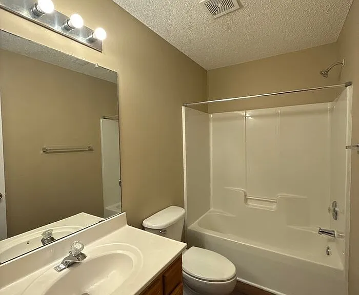 12817 Sickles Dr — Photo 12