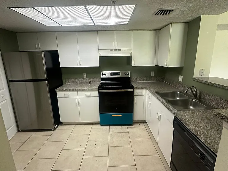 5005 Wiles Rd #102 — Photo 4