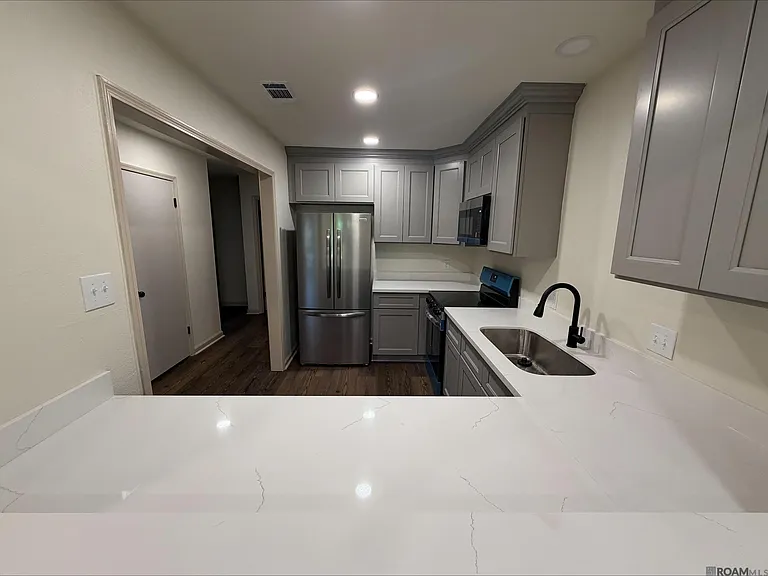 2419 Aubin Ln — Photo 4