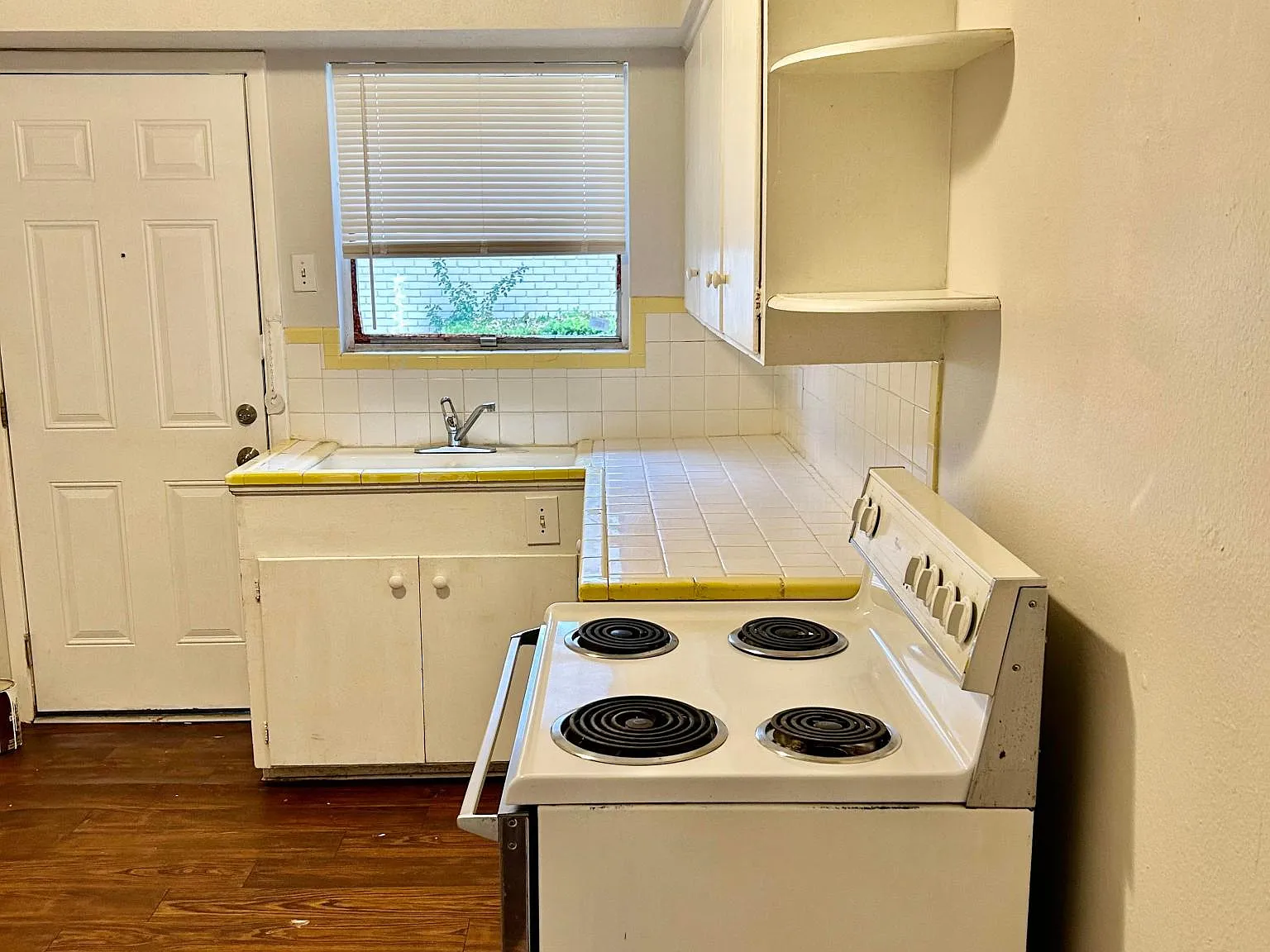 2 bed, 1075 sqft, $1,095 — Photo 3