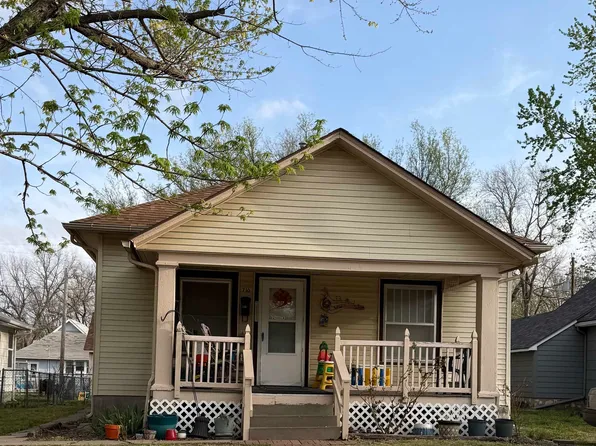 710 E 14th Ave, Winfield, KS 67156
