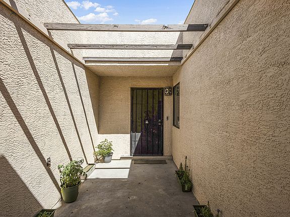 3rd image of 1110 Calle Del Valle