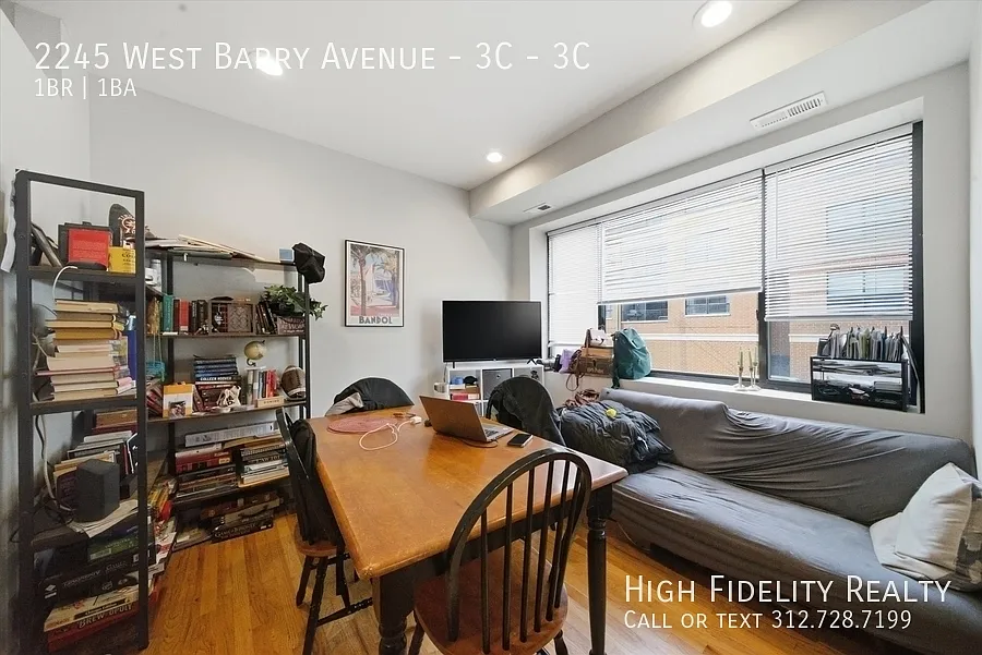 Building Photo - 2245 W Barry Ave #3C