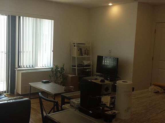 3rd image of 2627 30th St APT 4R