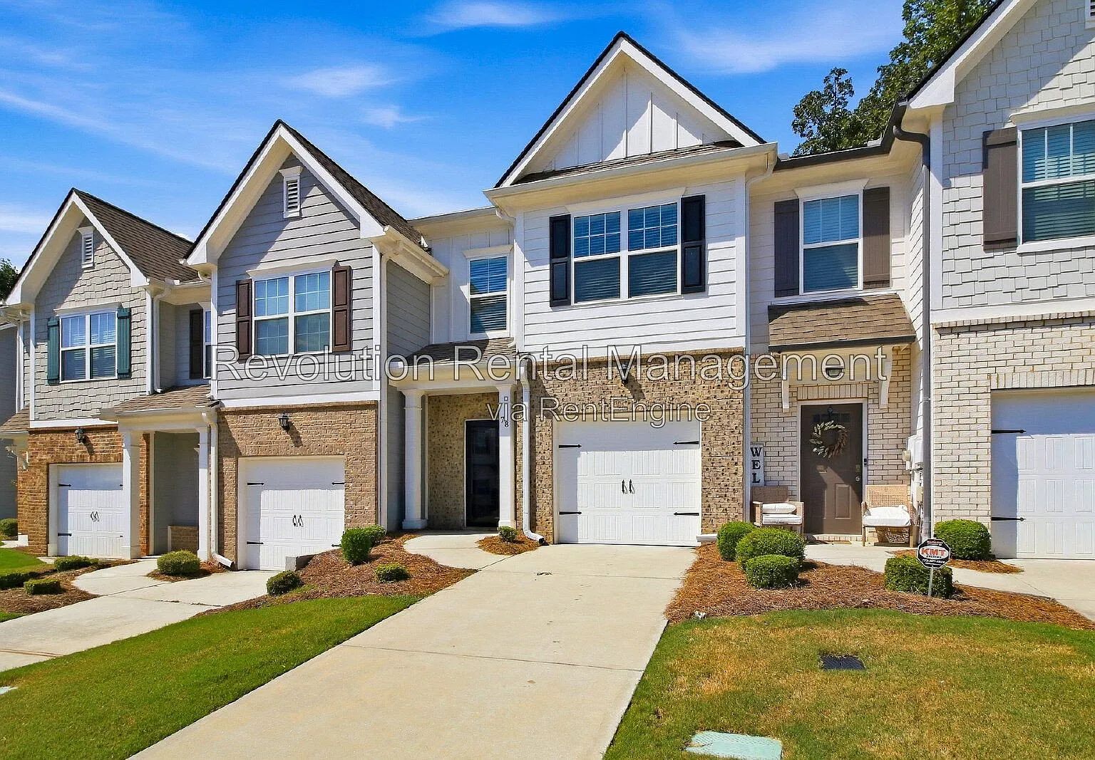 3 bed, 2.5 bath, 1500 sqft, $1,800 — Photo 2