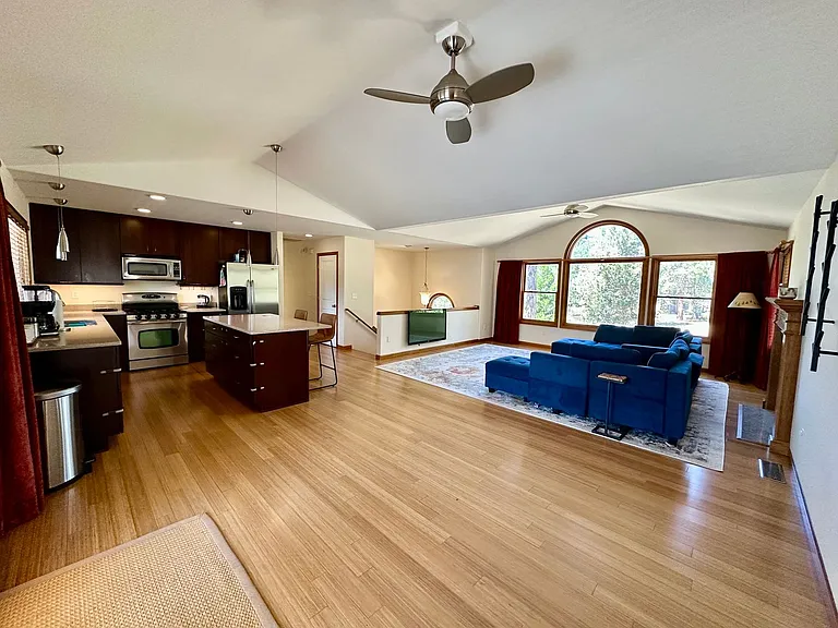6425 Coopers Hawk Rd — Photo 2