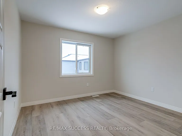 147 Siebert Ave — Photo 33