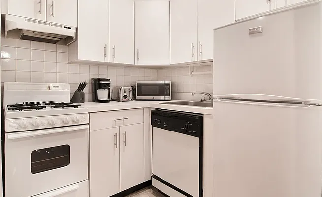 Rented by WAM Partners - William Moses Co. | media 18