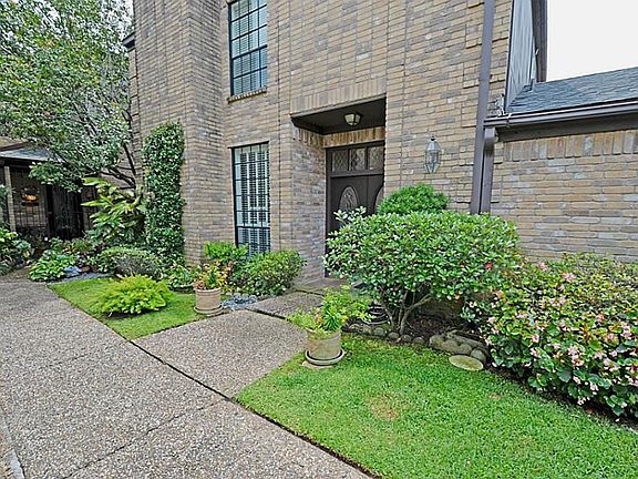 2nd image of 1905 Potomac Dr APT B