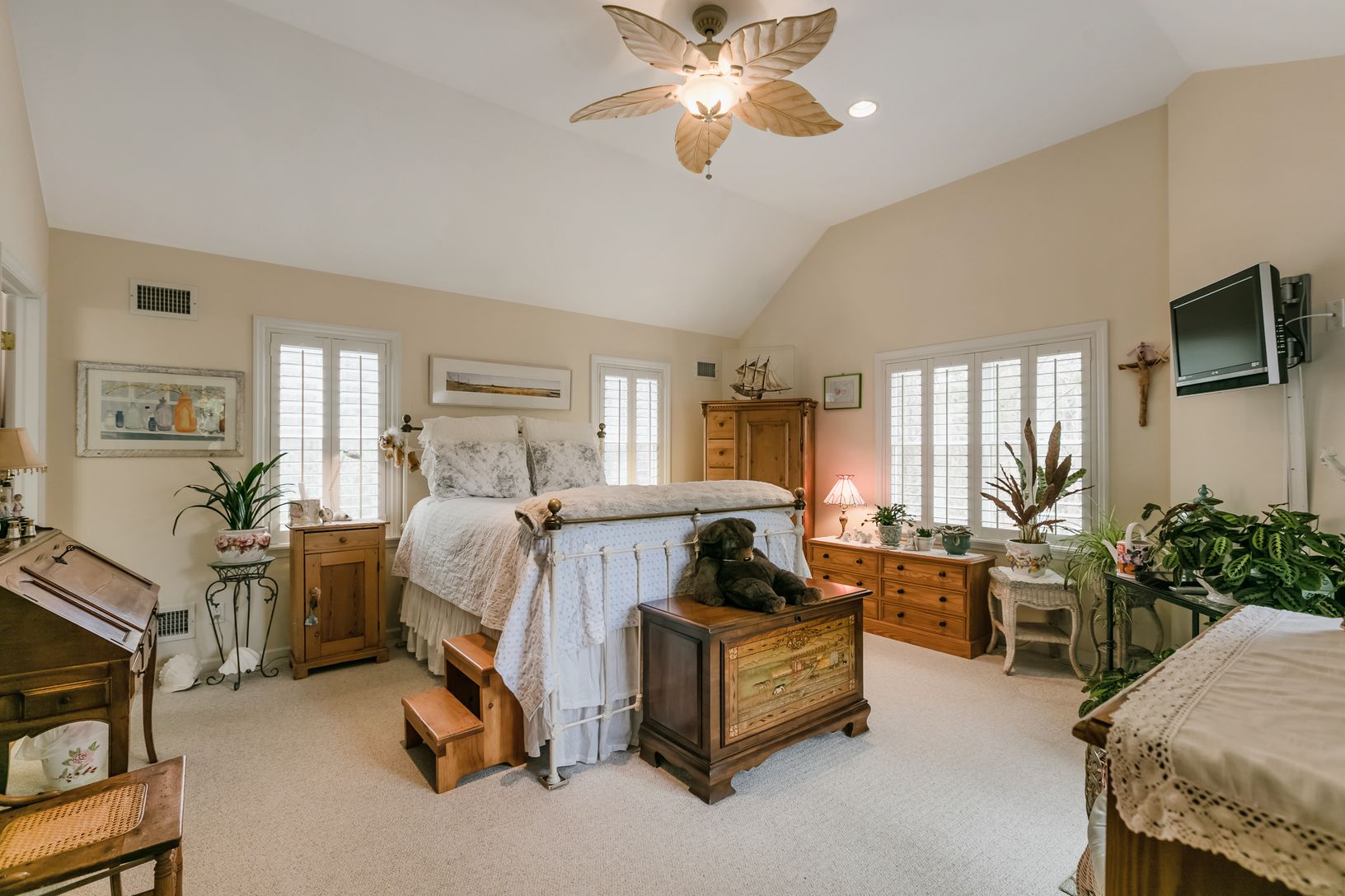  Master Bedroom Suite