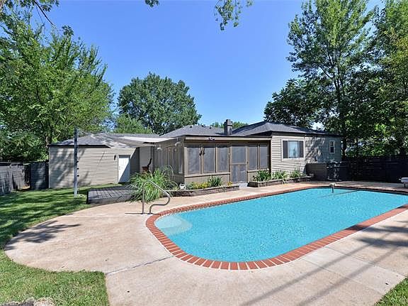 3rd image of 11644 Holly Springs Dr