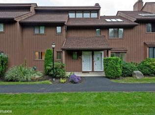 261 Old Farm Ln, Mohegan Lake, NY 10547