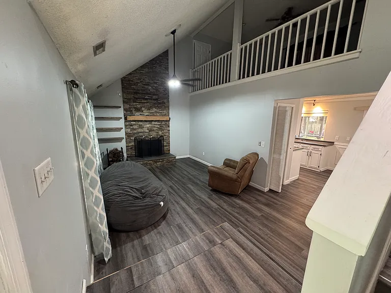 102 Weatherbark Cir — Photo 3