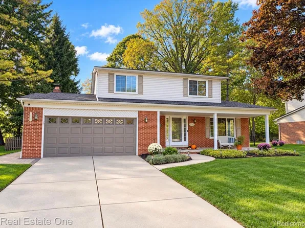 5427 English Dr, Troy, MI 48085