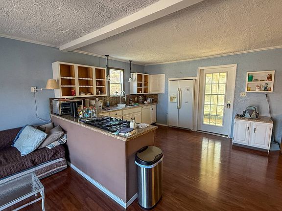 4th image of 280 S Charles St