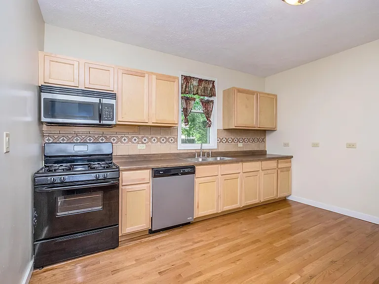 960 Pine Ave NW — Photo 10