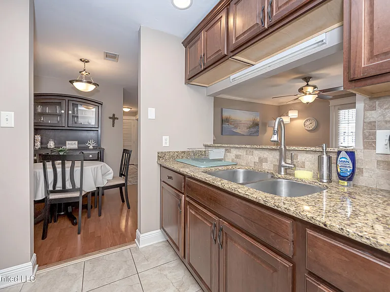 2421 Beachview Dr — Photo 14