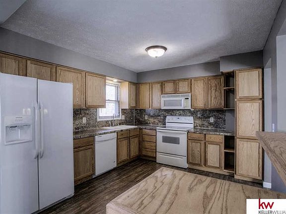 3rd image of 7314 Thorn Apple Ln