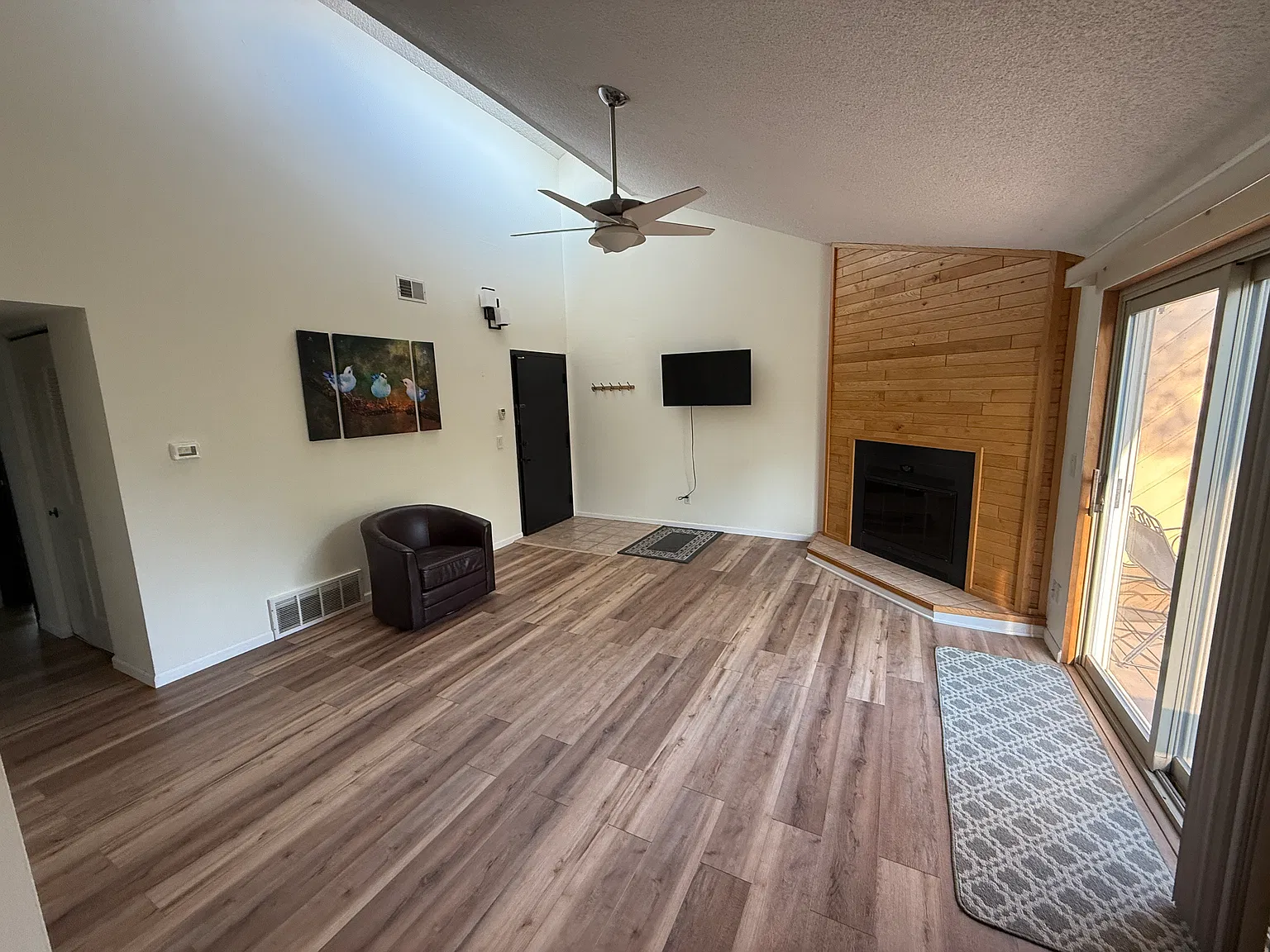 2 bed, 838 sqft, $2,995 — Photo 3