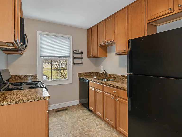 44 N Bedford St #1 — Photo 8
