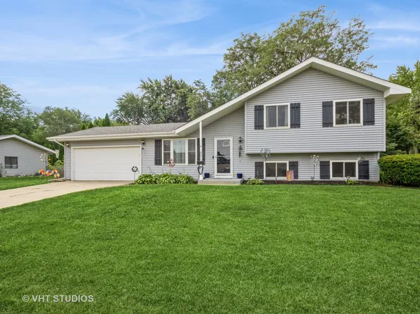 901 Aberdeen Dr, Crystal Lake, IL 60014