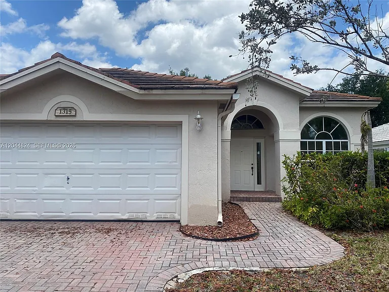 1315 NW 143rd Ave — Photo 2