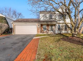 1368 Huntington Dr, Mundelein, IL