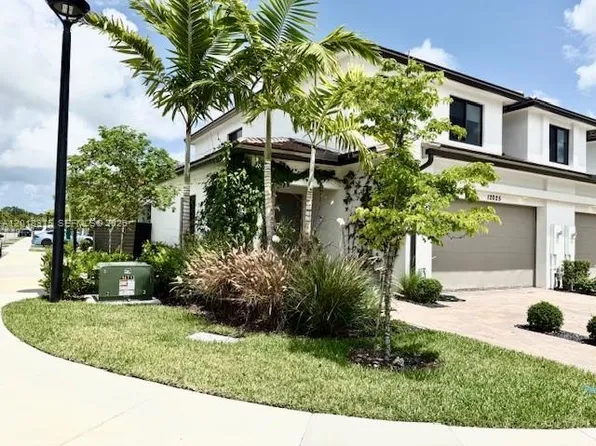 12025 SW 83rd Pl, Miami, FL 33143