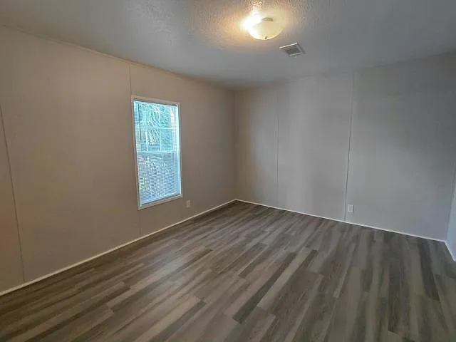 3 bed, 2.0 bath, 1056 sqft, $2,000 — Photo 4