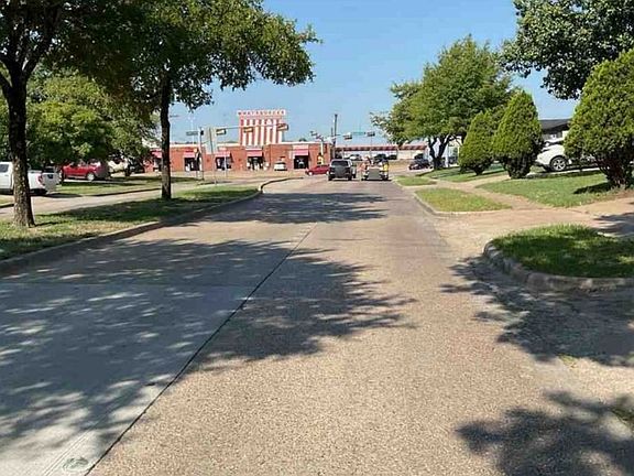 Exterior Neighborhood (street photo)