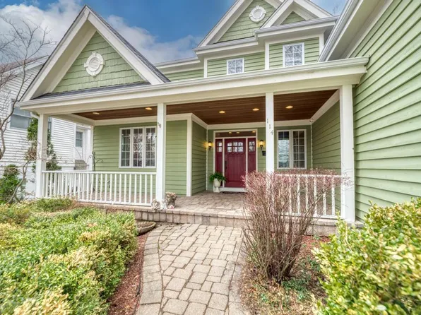 114 Woodstock Ave, Clarendon Hills, IL 60514